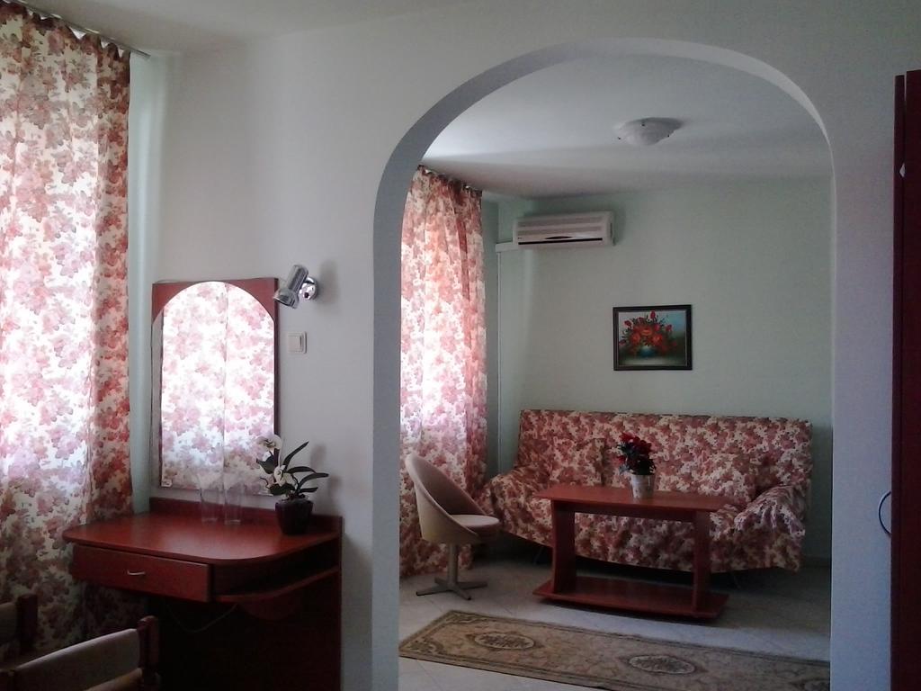 Hotel Focus Varna Bagian luar foto
