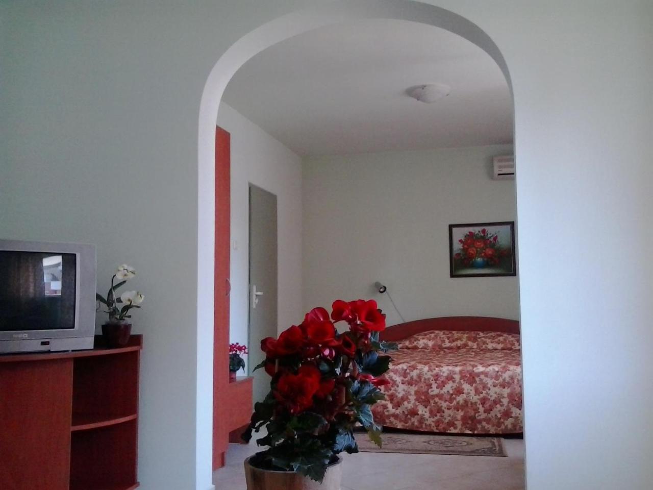 Hotel Focus Varna Bagian luar foto