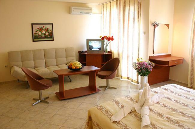 Hotel Focus Varna Bagian luar foto